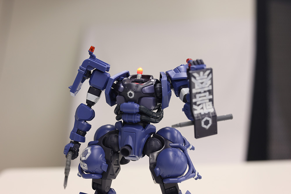 ガンプラに接着剤を盛る