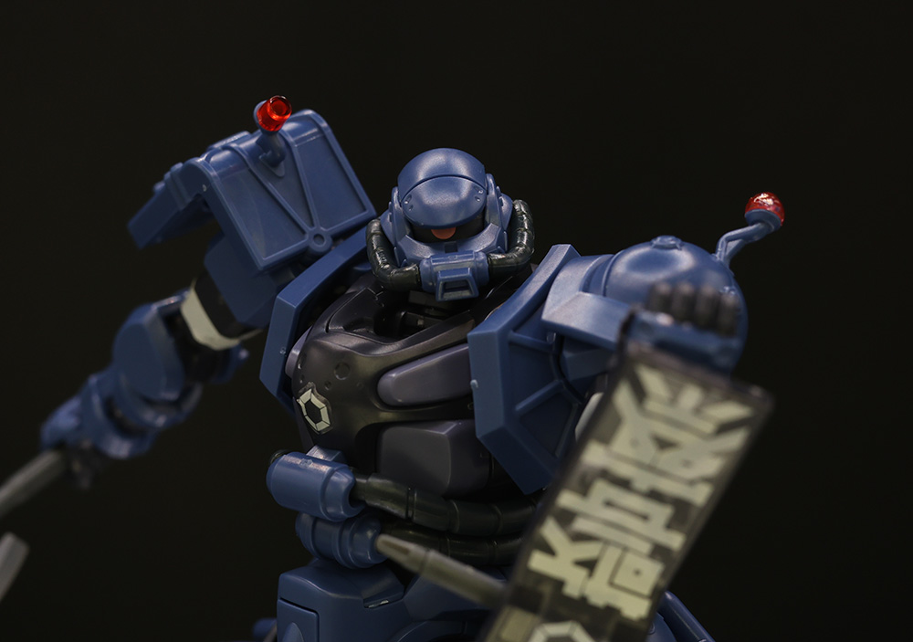 ガンプラに接着剤を盛る