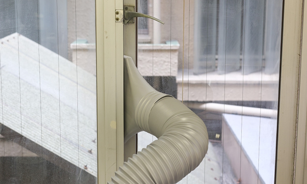 平型アタッチメントを窓に挟む