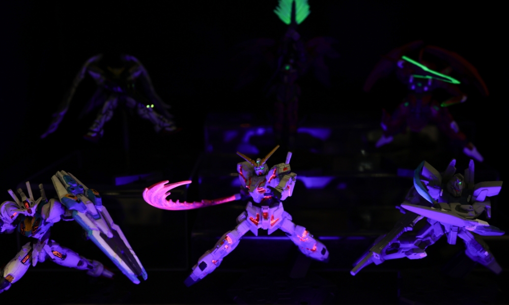 ガンダムアッセンブルカラーの蛍光色塗装見本