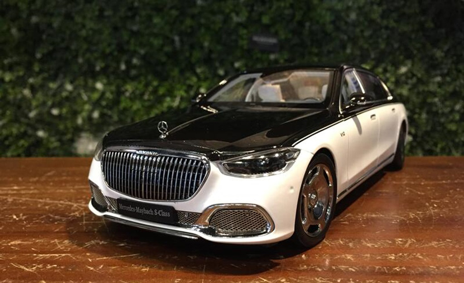 820121 ALMOST REAL 1/18 Mercedes-Maybach S-Class - 2021 - Obsidian Black/Diamond White