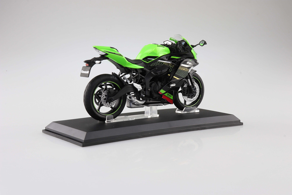 KAWASAKI Ninja ZX-25R (ライムグリーン×エボニー)