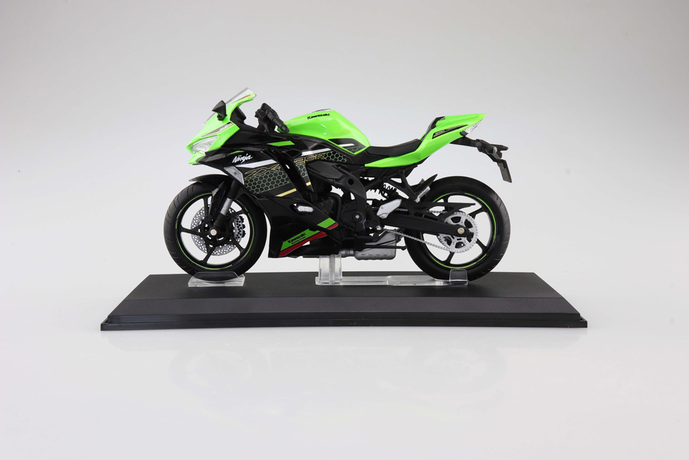 KAWASAKI Ninja ZX-25R (ライムグリーン×エボニー)【4905083109694】