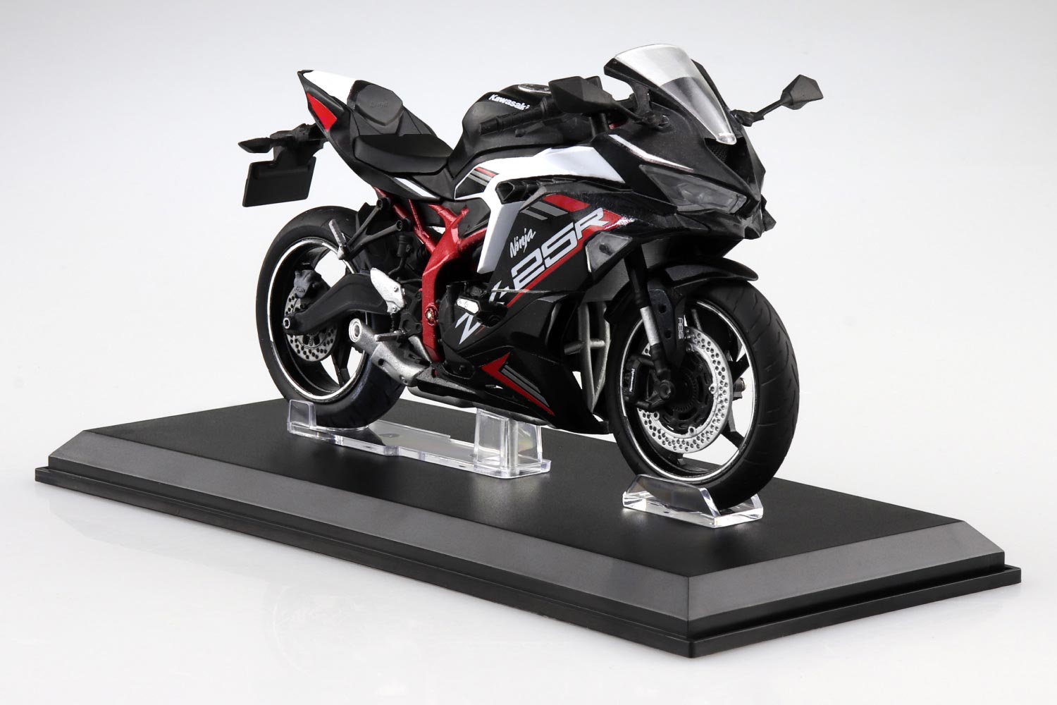 109700 1/12完成品バイク KAWASAKI Ninja ZX-25R メタリックスパークブラック x パールフラットスターダストホワイト