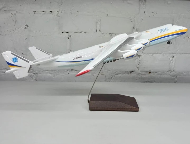 1/200 アントノフ An-225 ムリーヤ (塗装済み完成品)