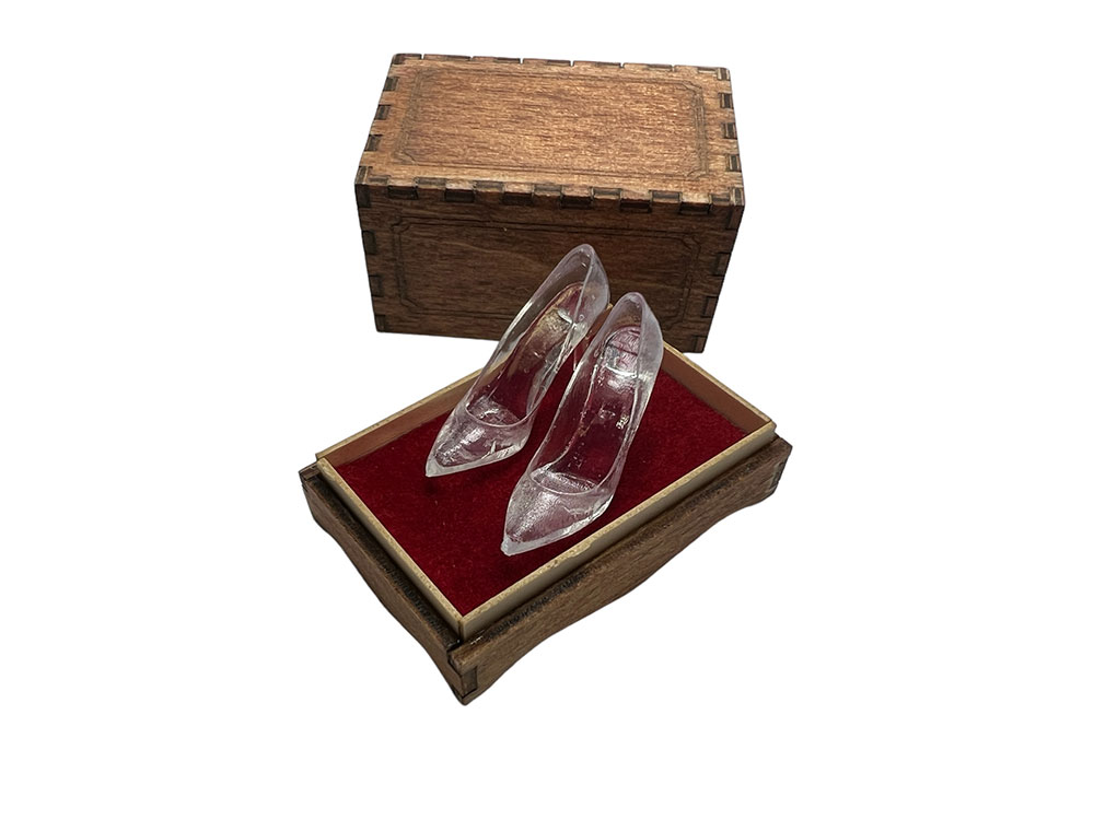 シンデレラ ガラスの靴と木箱