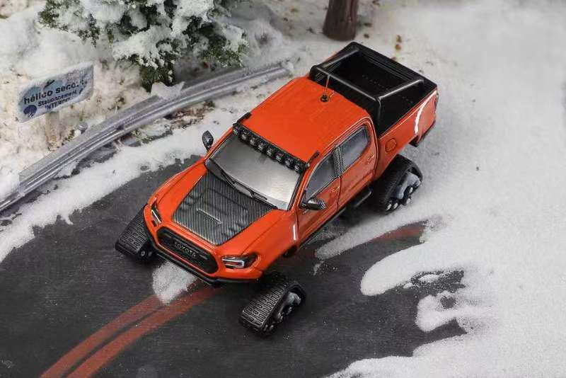 1/64 トヨタ TACOMA 2022 - スキーバージョン / アクセサリー付 オレンジ