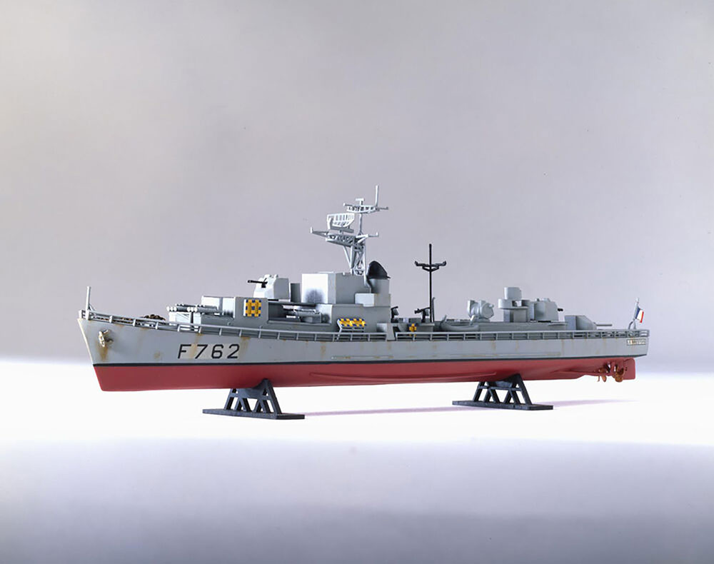 1/400 フランス海軍 ル・コルス級 E50 高速護衛艦【HE81093:4545782093179】