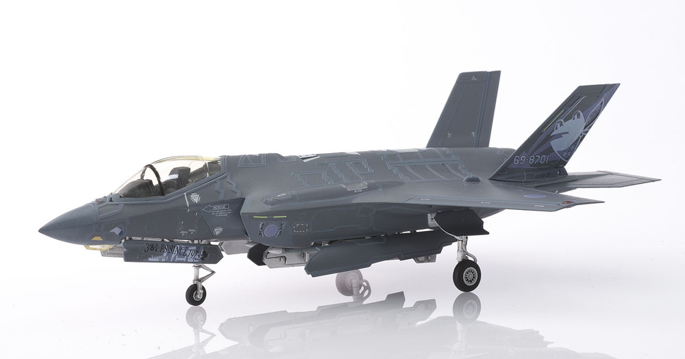 1/72 航空自衛隊F-35A  ライトニングII 第301飛行隊 50周年記念特別塗装機