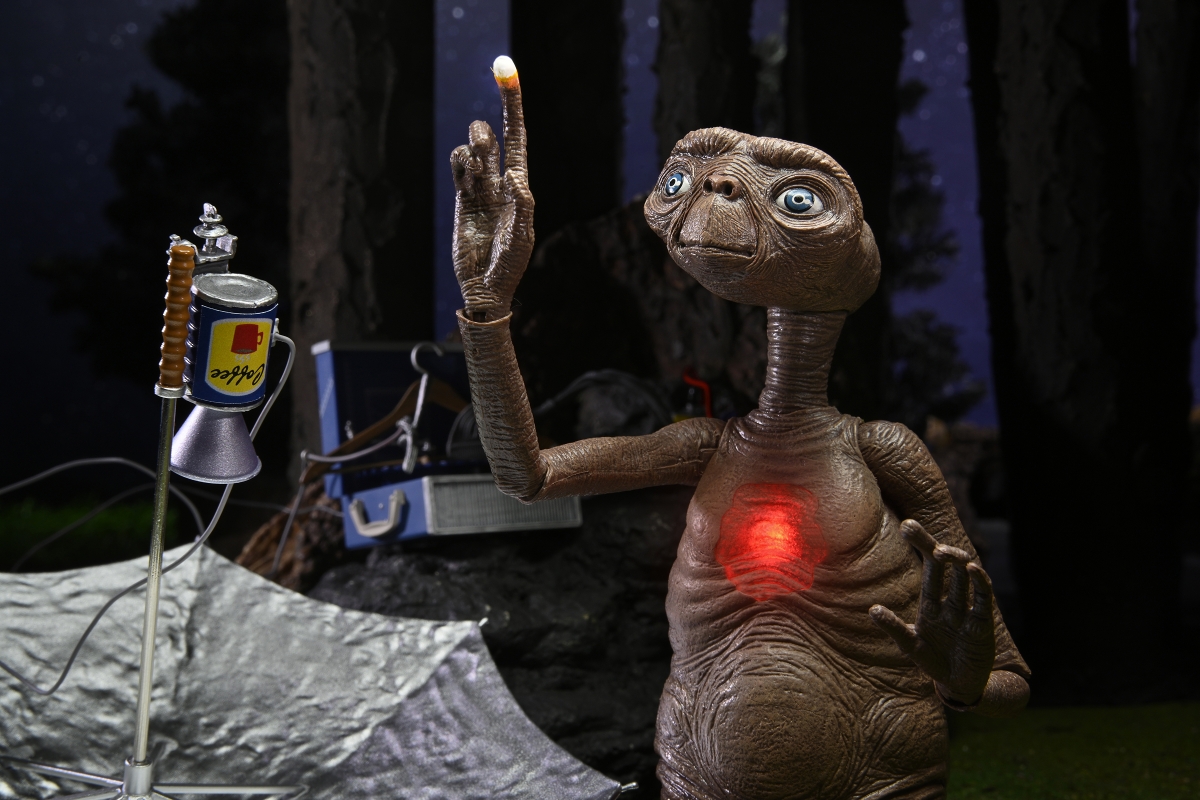 E.T. イーティー/ E.T. LED チェスト 40th アニバーサリー デラックス アルティメット アクションフィギュア