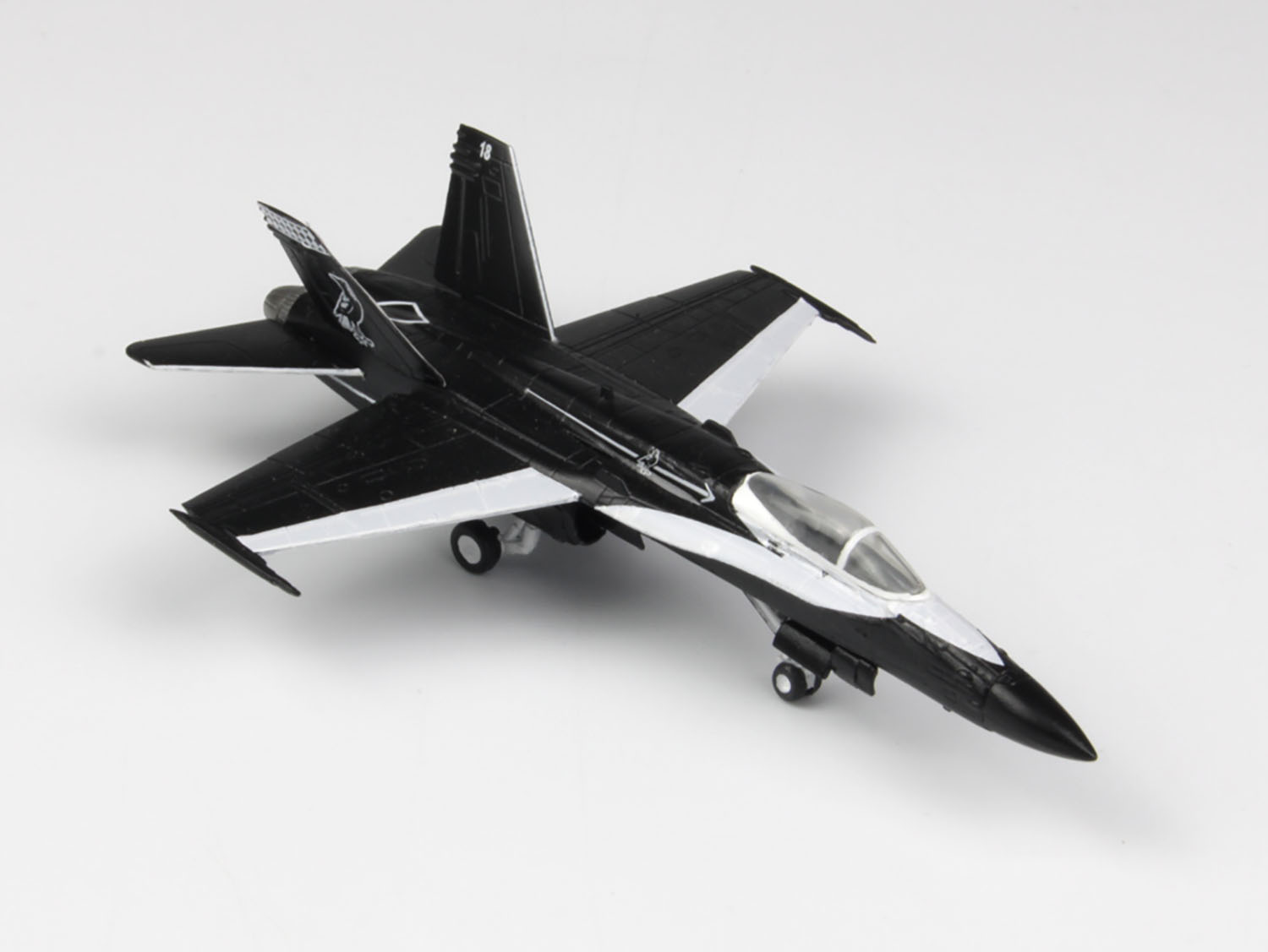 PF-57 プラッツ 1/144 オーストラリア空軍 戦闘機 F/A-18A ホーネット ＇ブラック・マグパイ＇ オーストラリア空軍100周年記念塗装機