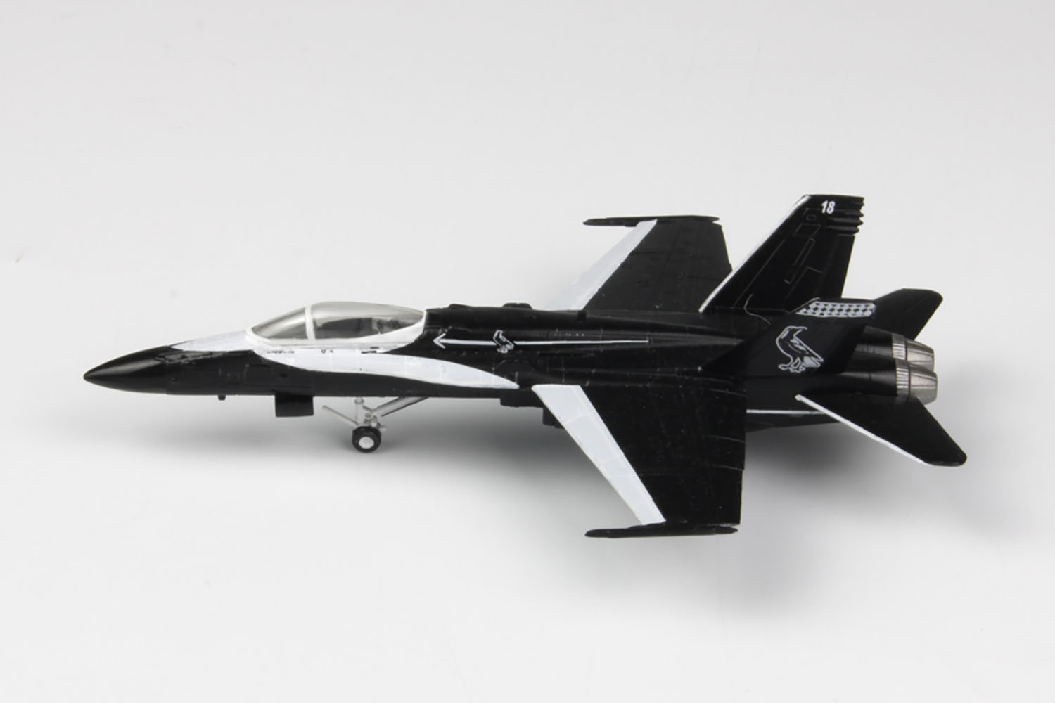 PF-57 プラッツ 1/144 オーストラリア空軍 戦闘機 F/A-18A ホーネット ＇ブラック・マグパイ＇ オーストラリア空軍100周年記念塗装機