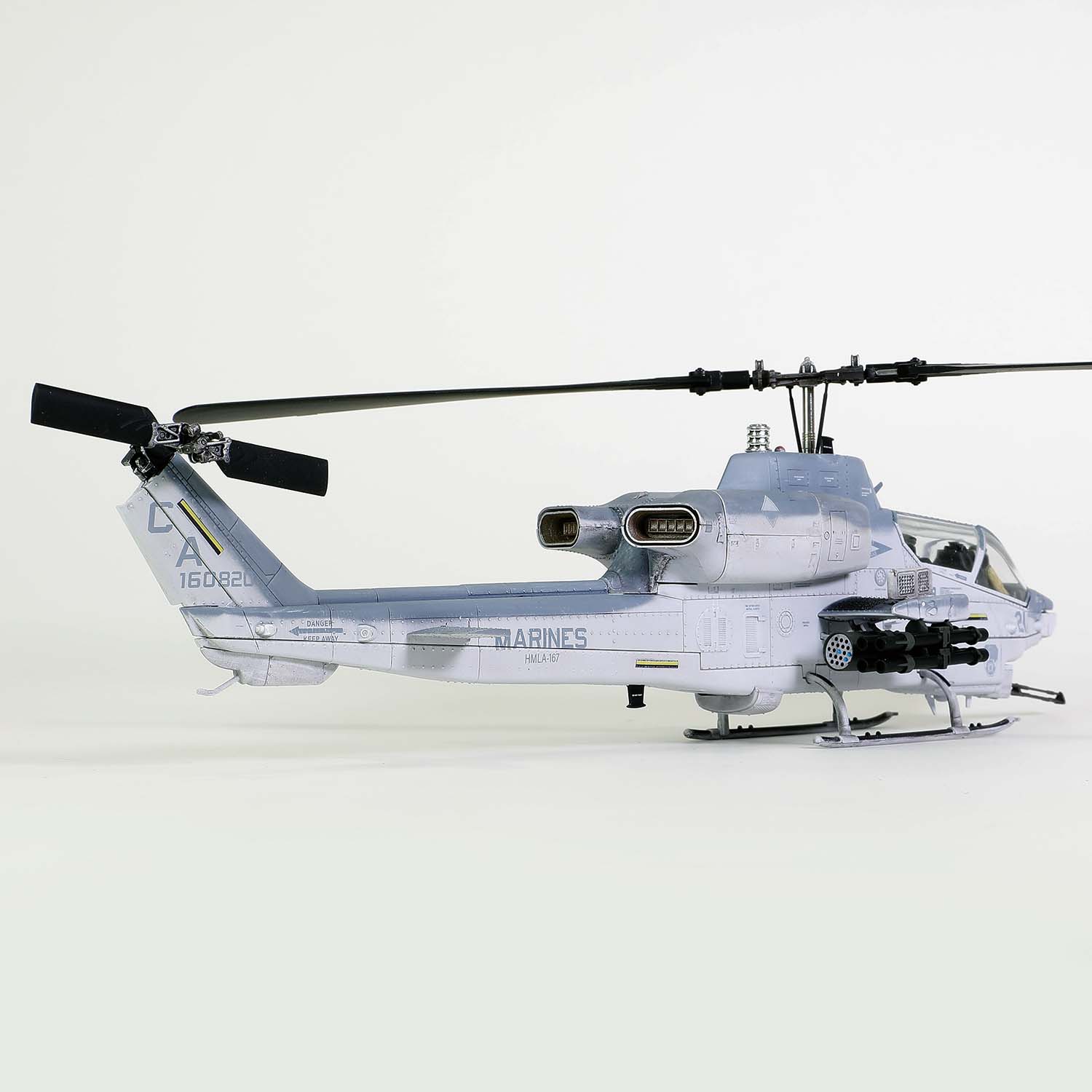 新品未使用品】1/18 AH-1W スーパーコブラ-