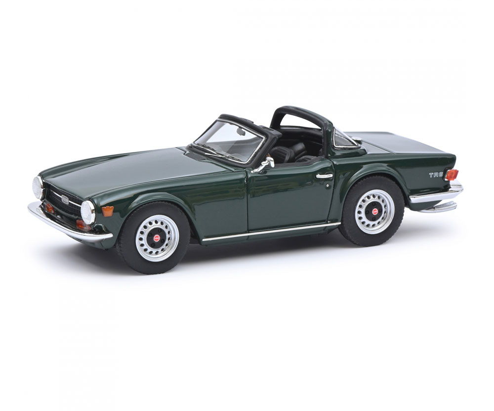450913000 1/43 Triumph TR6 with opened surrey top