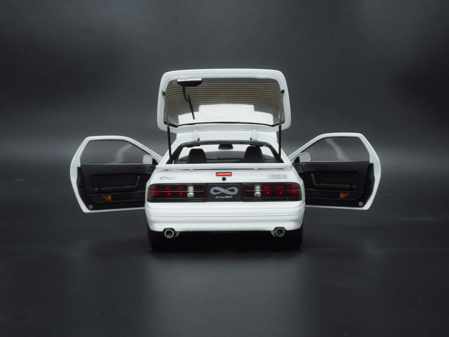 1/18 MAZDA SAVANNA RX-7 FC INFINI -RHD-ホワイト【WA18-04-02